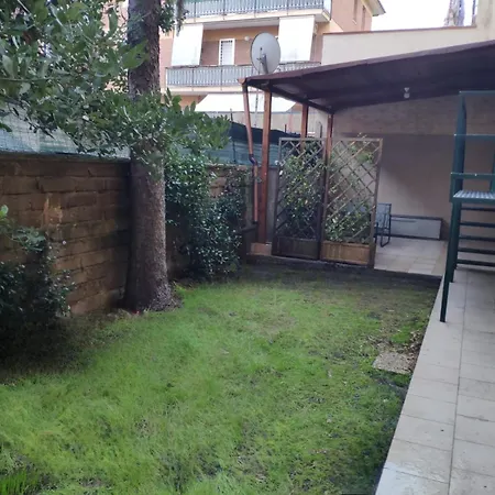 Deluxe With Private Kitchen And Garden - Close To Metro C *