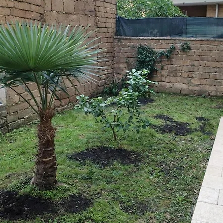 Golden - Golden With Private Kitchen And Garden - Close To Metro C Affittacamere *