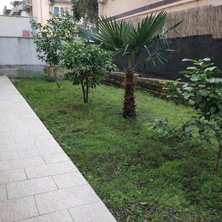 Golden - Golden With Private Kitchen And Garden - Close To Metro C Roma