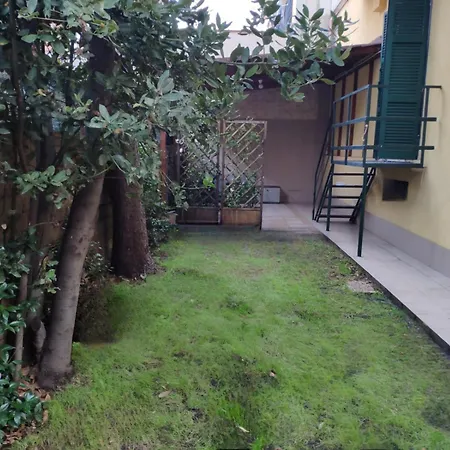 Deluxe With Private Kitchen And Garden - Close To Metro C Гостевой дом Рим