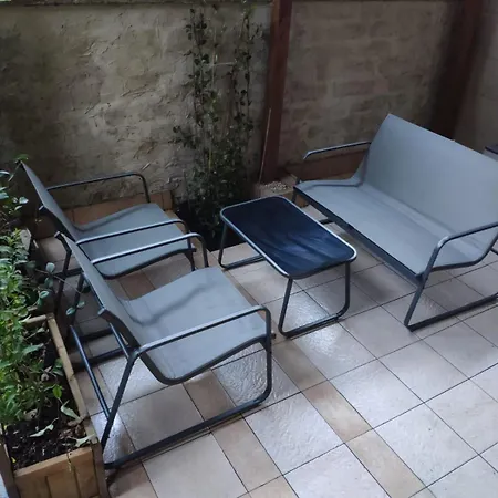 Deluxe With Private Kitchen And Garden - Close To Metro C Гостевой дом